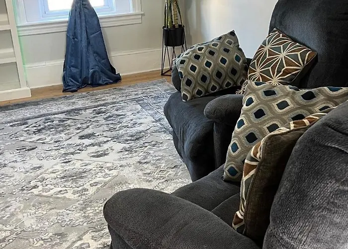 Fall River Complete 2 Bedroom Near Downtown