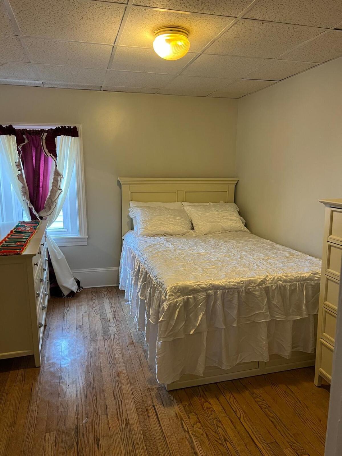 Complete 2 Bedroom Near Downtown Fall River