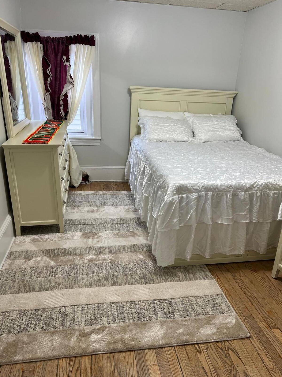 Complete 2 Bedroom Near Downtown *