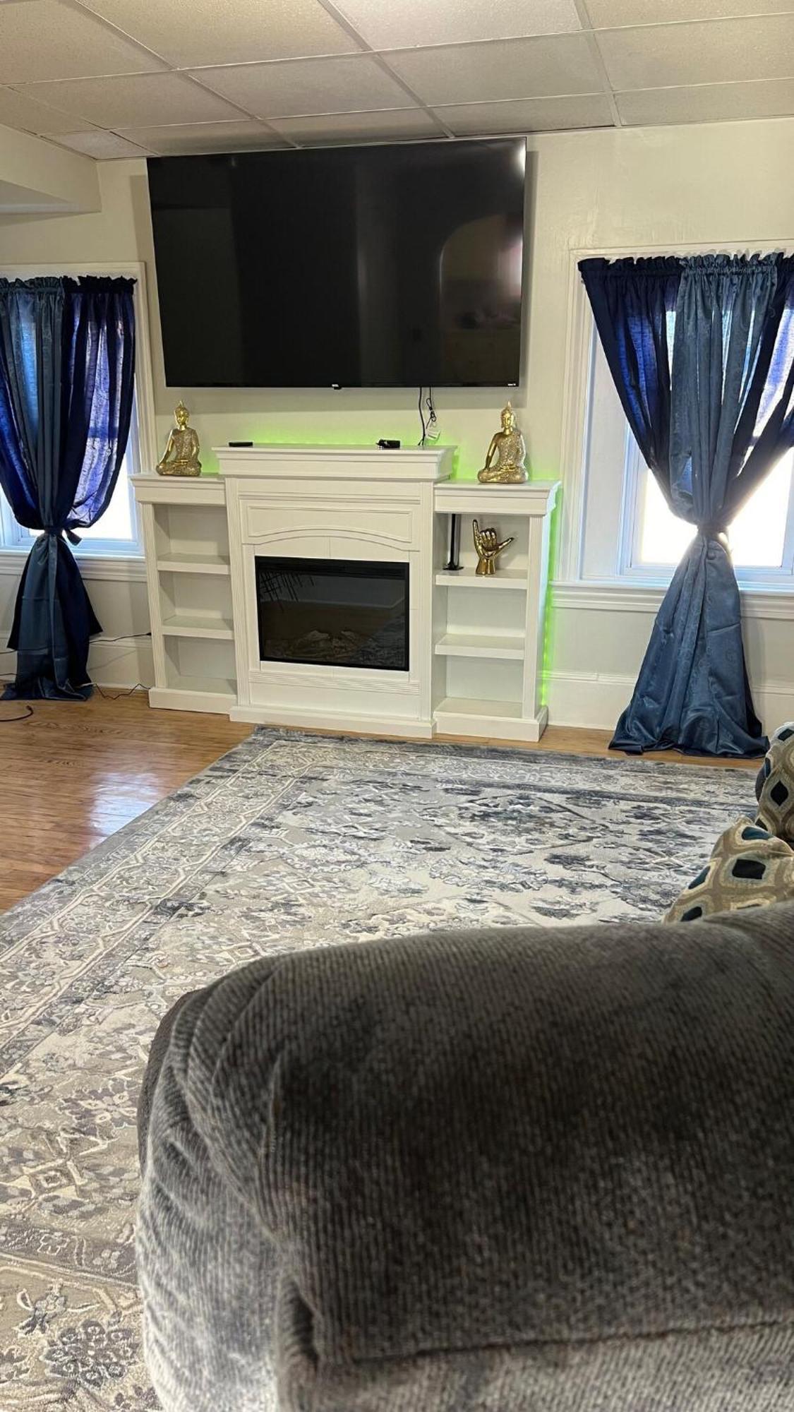 Complete 2 Bedroom Near Downtown *