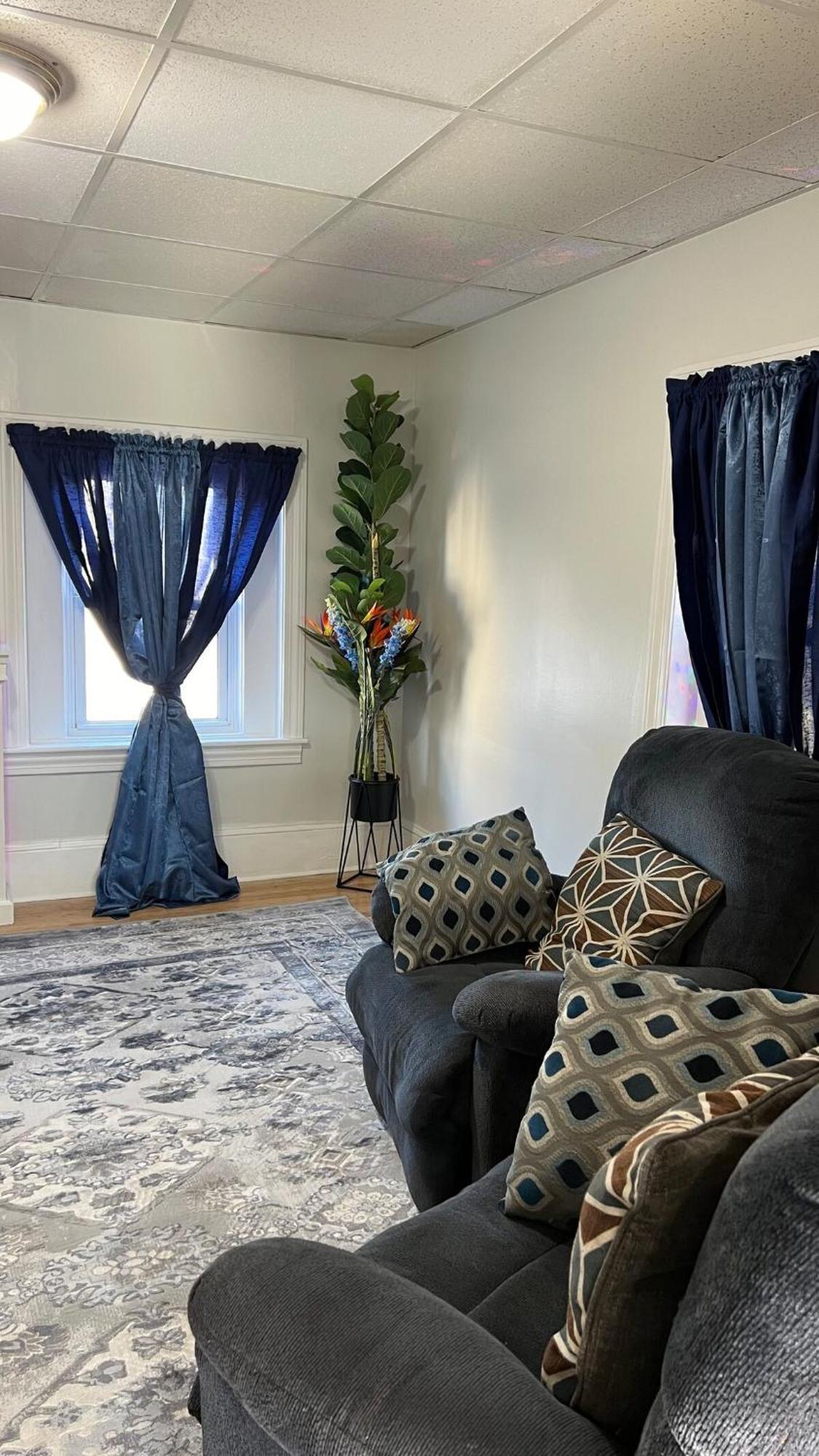Complete 2 Bedroom Near Downtown